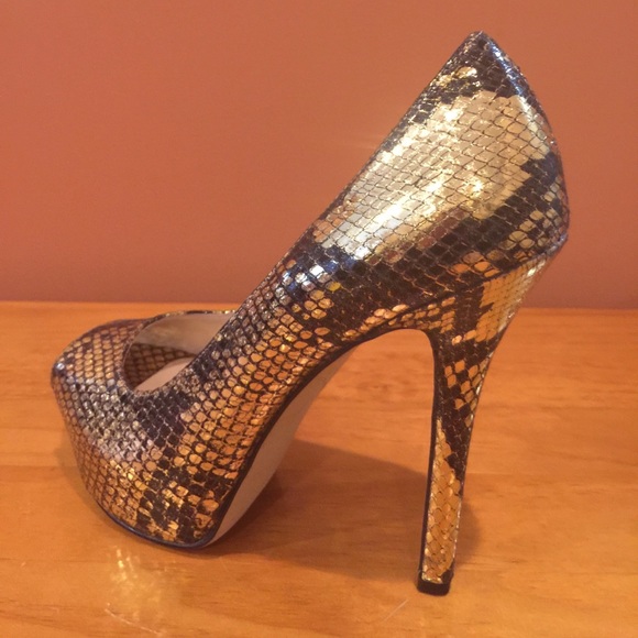 enzo angiolini snakeskin pumps
